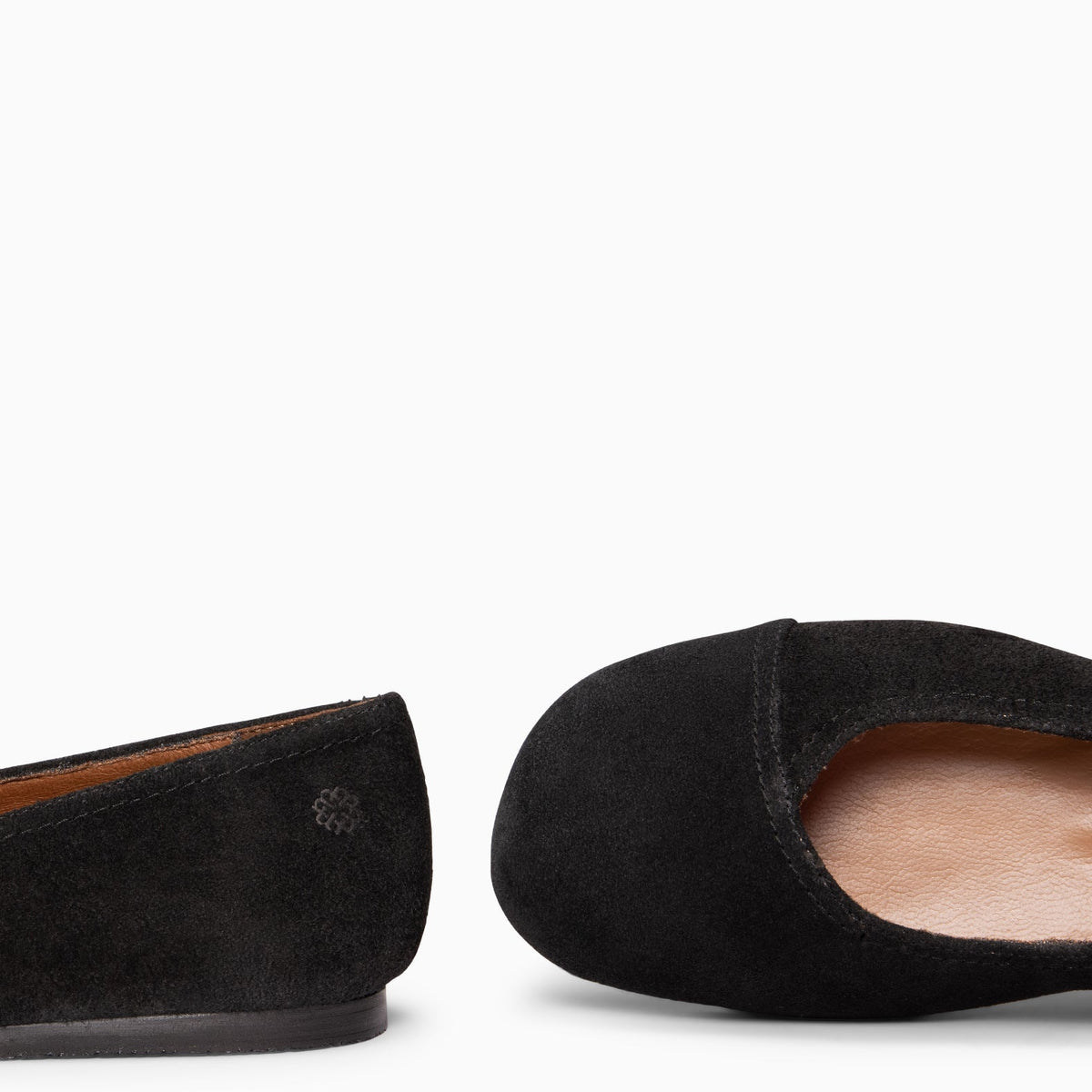 Negro | PLUMA · vista 3